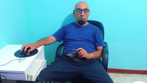 arnelux72 online show from February 3, 5:18 am