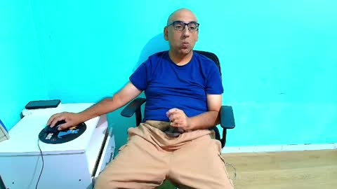 arnelux72 online show from April 3, 5:27 am