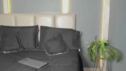 Arohom Lester online show from December 3, 11:19 am