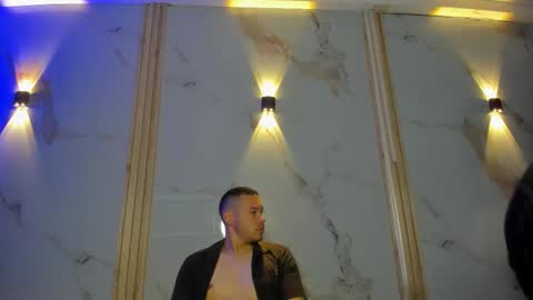 Snapshot of aron_and_molly chatting on February 11, 12:10 pm aron and molly online show from February 11, 12:10 pm