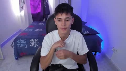 Aaron online show from October 27, 8:24 pm