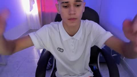 Aaron online show from November 15, 7:43 pm