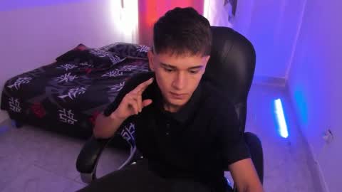 Aaron online show from December 2, 7:42 pm