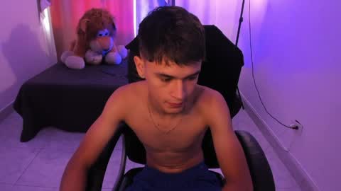 Aaron online show from April 4, 8:28 pm