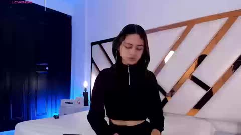 Aron cruz  online show from March 25, 1:17 pm