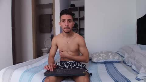 Snapshot of aron_santoro1 chatting on January 7, 3:14 pm Aron Santoro online show from January 7, 3:14 pm