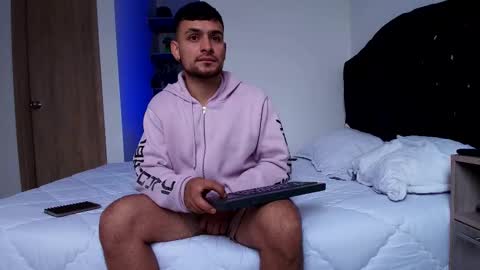 Snapshot of aron_santoro1 chatting on February 9, 5:17 pm Aron Santoro online show from February 9, 5:17 pm