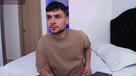 Snapshot of aron_santoro1 chatting on February 19, 5:09 pm Aron Santoro online show from February 19, 5:09 pm