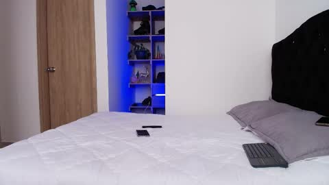 Snapshot of aron_santoro1 chatting on February 20, 5:35 pm Aron Santoro online show from February 20, 5:35 pm