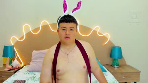 Snapshot of aron_walls chatting on March 2, 2:32 pm A R O N online show from March 2, 2:32 pm