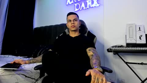 Snapshot of arondark chatting on January 10, 12:49 am DarkMaster online show from January 10, 12:49 am