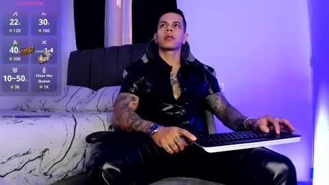 Snapshot of arondark chatting on December 18, 11:38 am DarkMaster online show from December 18, 11:38 am