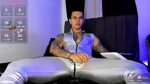 Snapshot of arondark chatting on December 20, 10:50 pm DarkMaster online show from December 20, 10:50 pm