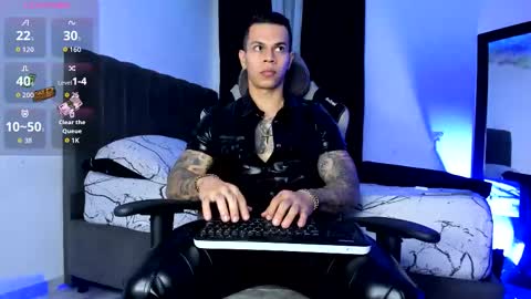 Snapshot of arondark chatting on January 7, 1:52 am DarkMaster online show from January 7, 1:52 am