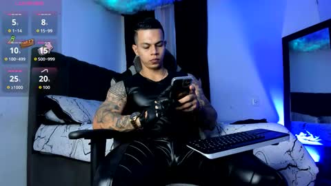 Snapshot of arondark chatting on January 15, 11:37 am DarkMaster online show from January 15, 11:37 am