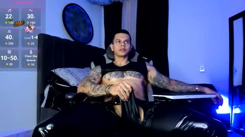 Snapshot of arondark chatting on February 19, 10:17 pm DarkMaster online show from February 19, 10:17 pm