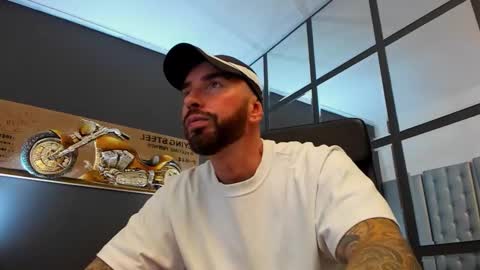 Snapshot of arongrant chatting on September 23, 10:40 am AronGrant online show from September 23, 10:40 am