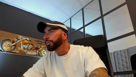 Snapshot of arongrant chatting on September 24, 9:23 am AronGrant online show from September 24, 9:23 am