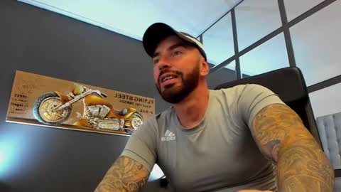 Snapshot of arongrant chatting on September 26, 10:41 am AronGrant online show from September 26, 10:41 am