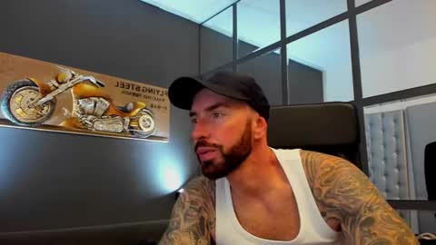 Snapshot of arongrant chatting on October 8, 9:07 am AronGrant online show from October 8, 9:07 am