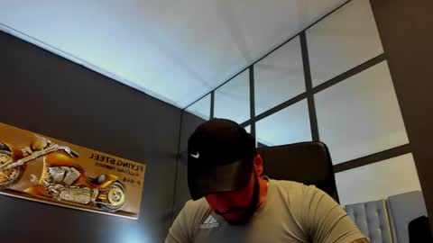 Snapshot of arongrant chatting on June 20, 8:17 am AronGrant online show from June 20, 8:17 am