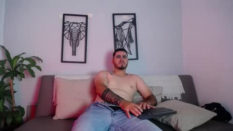 aronhilton online show from January 15, 6:11 pm