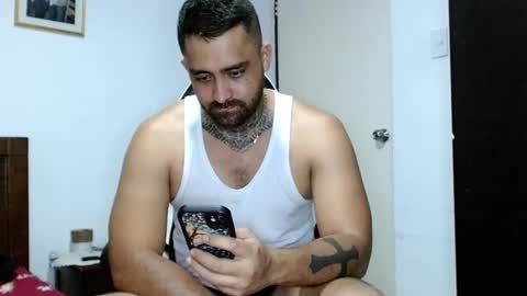 Snapshot of aronmiller404 chatting on September 23, 9:40 pm aronmiller online show from September 23, 9:40 pm