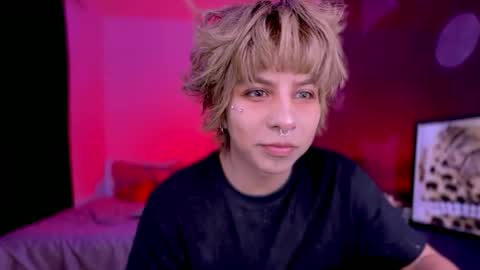 Snapshot of aronn_44 chatting on May 26, 1:34 am Aaron online show from May 26, 1:34 am