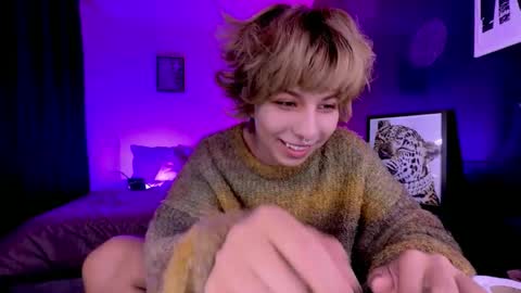 Snapshot of aronn_44 chatting on May 31, 1:47 am Aaron online show from May 31, 1:47 am