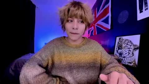 Snapshot of aronn_44 chatting on June 10, 5:07 am Aaron online show from June 10, 5:07 am