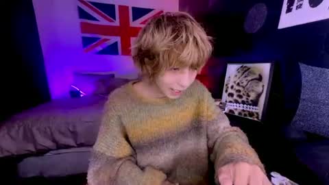 Snapshot of aronn_44 chatting on June 25, 5:12 am Aaron online show from June 25, 5:12 am