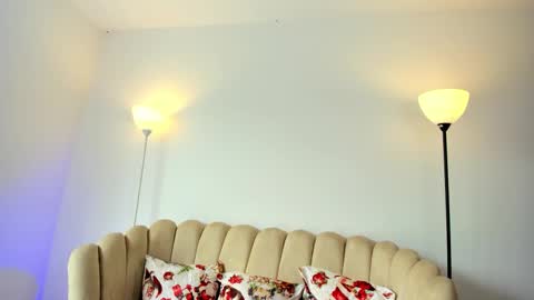   online show from December 4, 7:55 pm