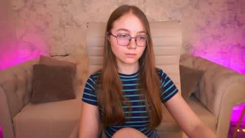 Snapshot of arrinawair chatting on May 29, 7:17 am arrinawair online show from May 29, 7:17 am