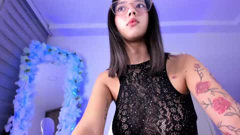 Snapshot of artbelia chatting on February 23, 5:12 am Lia Rose online show from February 23, 5:12 am