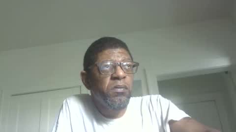 Snapshot of arteblazze chatting on June 9, 2:06 pm Arteblazze not daddy boy bitch or nigga online show from June 9, 2:06 pm