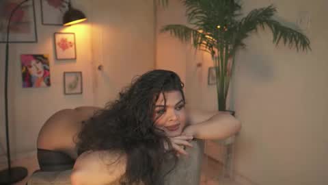 Chloe  online show from December 18, 11:11 pm