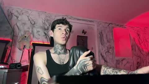   online show from February 7, 10:20 pm