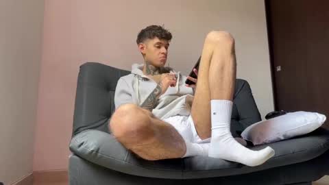   online show from March 6, 8:16 pm