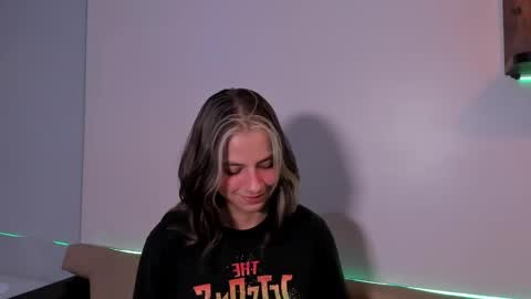 artemisablake online show from December 19, 12:02 am