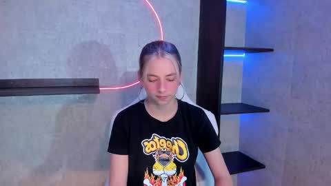 artemisablake online show from December 28, 9:30 pm