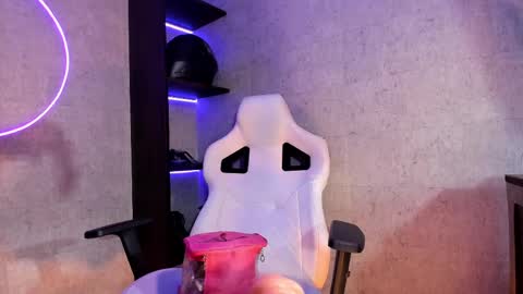 artemisablake online show from February 13, 8:24 pm