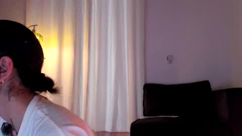 Linda  independent model artgeea online show from January 16, 11:09 pm