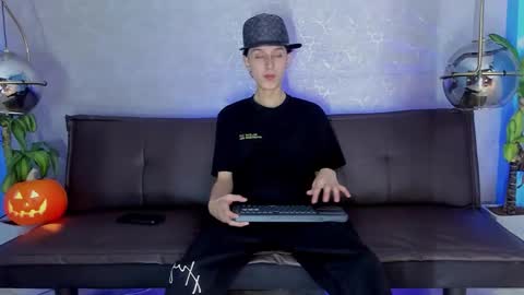 arthurcox_ online show from October 28, 5:37 pm