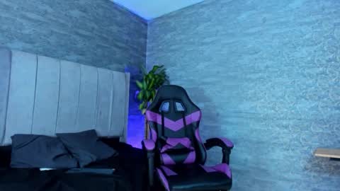 arthurcox_ online show from November 7, 5:35 pm