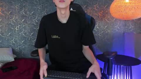 arthurcox_ online show from November 21, 7:45 pm