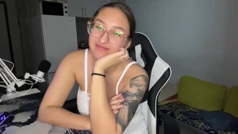 Mia  online show from February 20, 3:23 pm