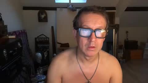 artisterotic online show from December 21, 10:22 am