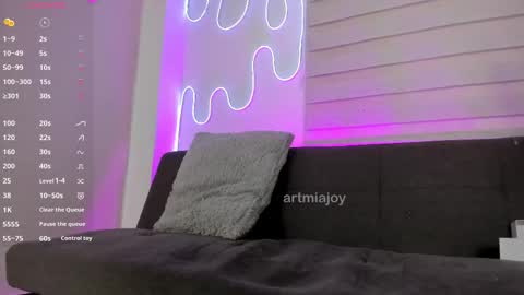 MIA OF artmiajoy online show from January 6, 10:52 am