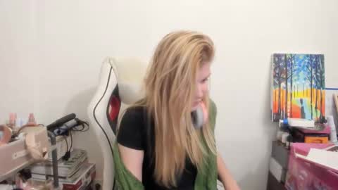 MIA online show from December 4, 10:51 pm