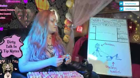 ArtsyHeartsyy online show from September 18, 1:18 am